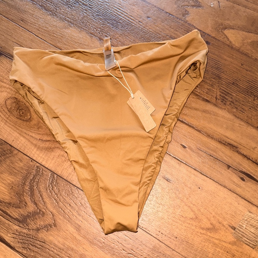 NWT SKIMS almond full coverage High Waisted Bikini Bottoms Size: Large